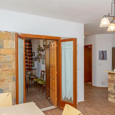 Quiet House At Mikri Vigla